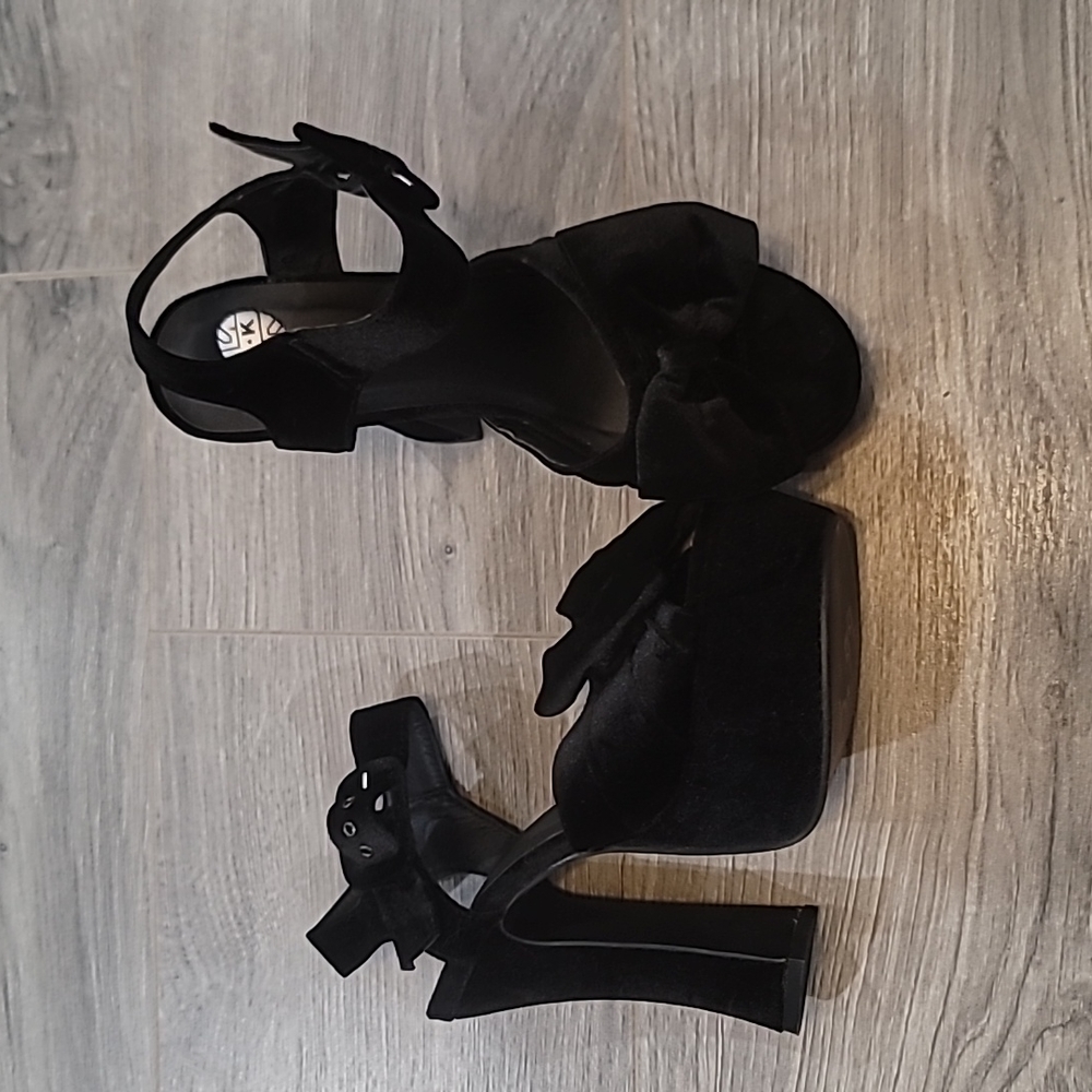 Velvet High heels
